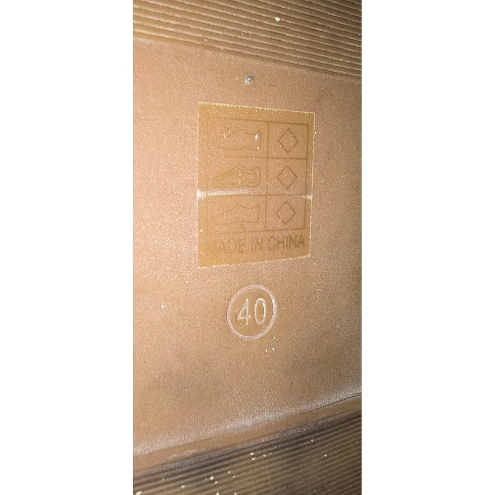 Unbranded metallic gold